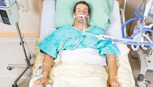 Sollte man wirklich erst mit Covid ins Krankenhaus gehen, wenn man schon Atemnot hat?