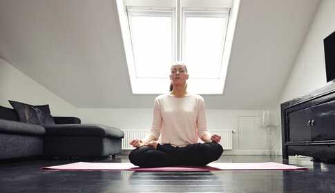 Meditation als Medizin: reduziert Schmerzen, Blutdruck und verbessert den Schlaf