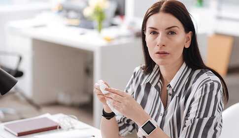 Heuschnupfen und Salztherapie: natürliche Hilfe bei Symptomen der allergischen Rhinitis