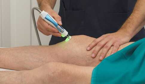 Softlaser-Behandlung bei Gelenkentzündung – Therapie für zuhause