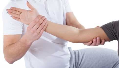 Ursachen, Symptome und häusliche Behandlung von Spastizität mit NMES-Therapie