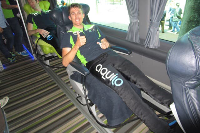 Das Gewinnerteam der Movistart Tour verwendet beispielsweise Aquilo, um die Muskelregeneration zu beschleunigen